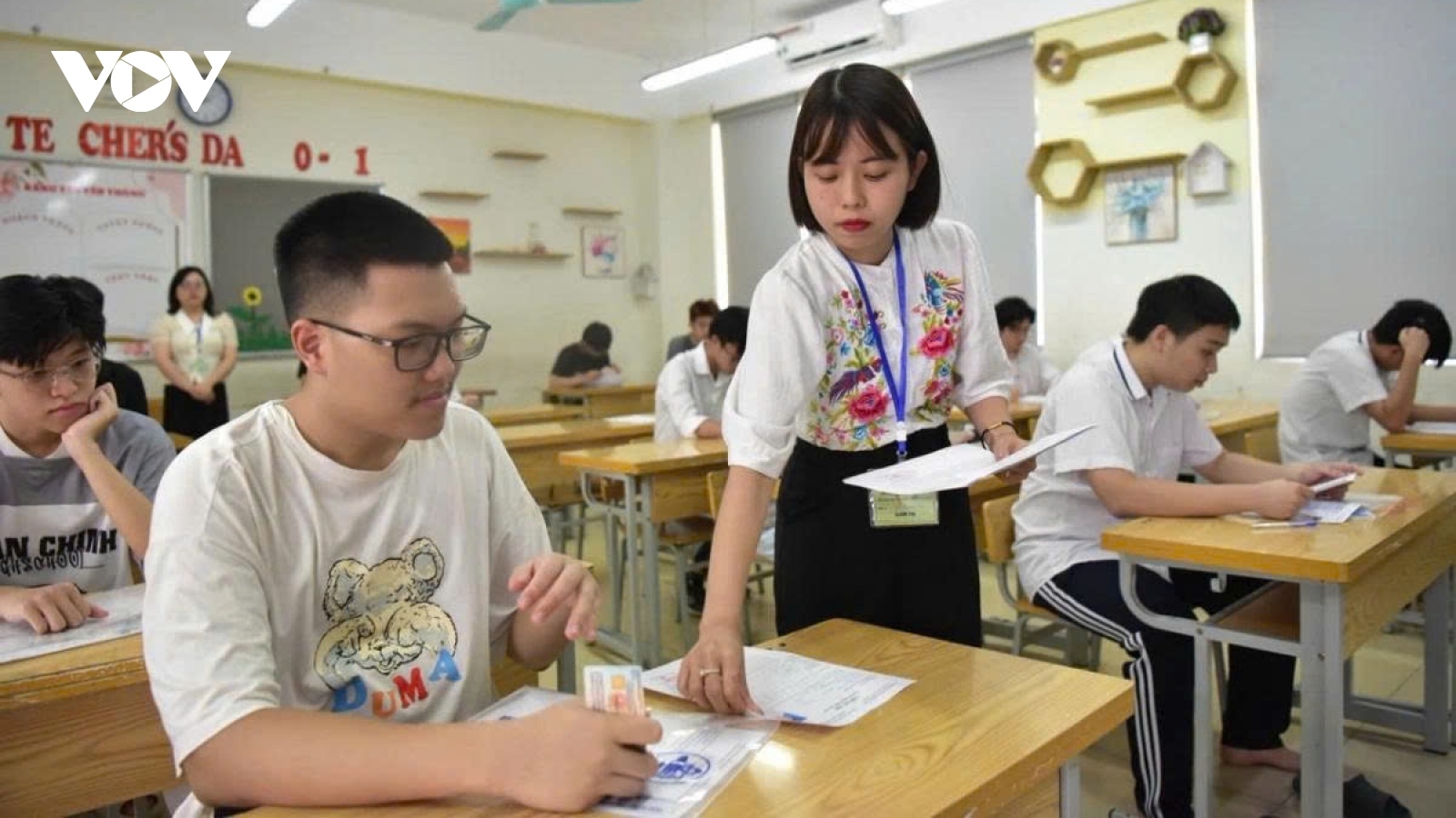 Over 1 million students begin special high school graduation exam nationwide